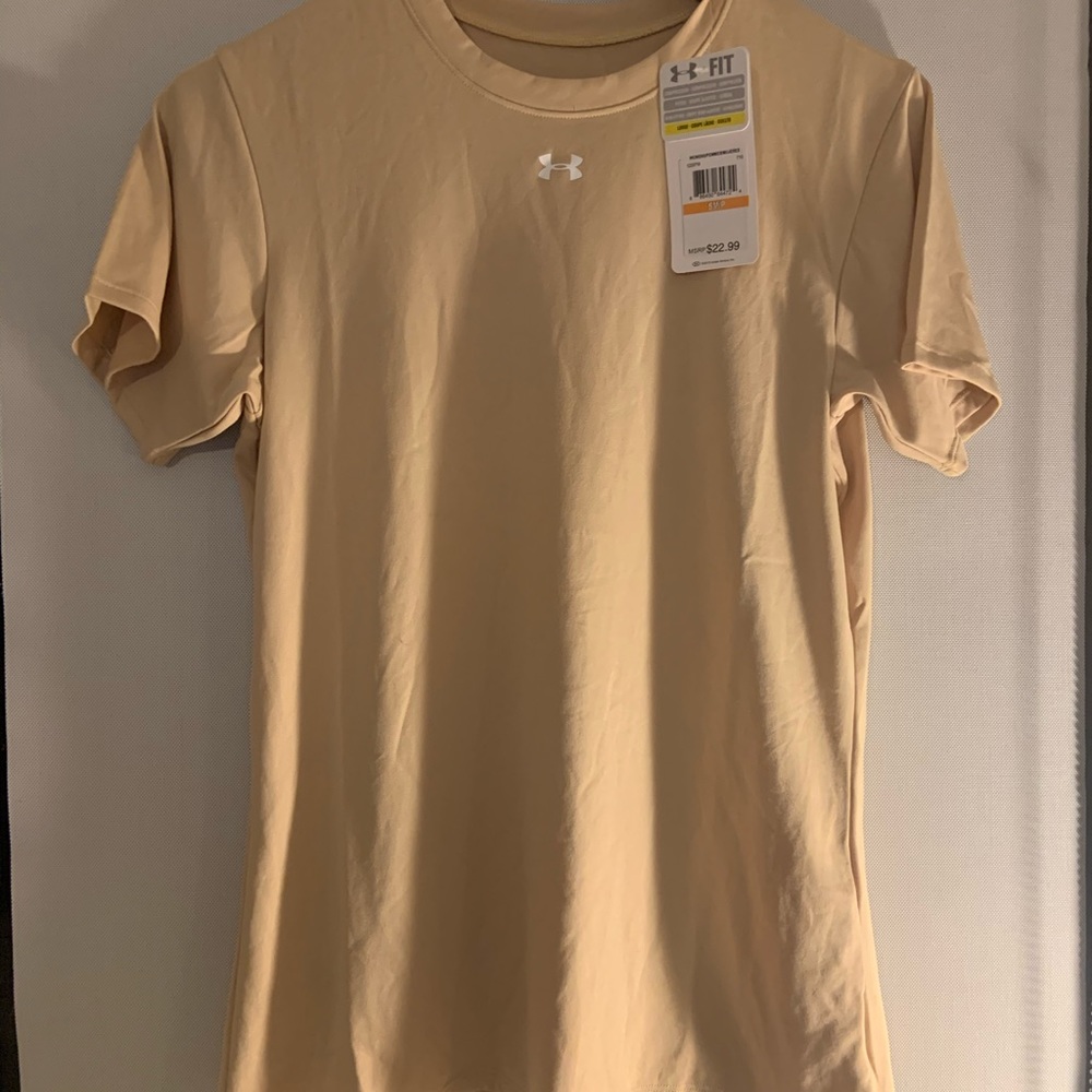 Tan Under Armer workout tee.
